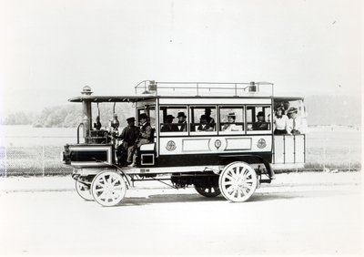 Stoomomnibus, 1903 door French Photographer